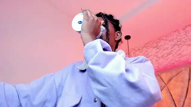 Queen perla  online show from February 8, 2025, 4:04 pm