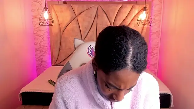 Queen perla  online show from February 25, 2025, 12:24 pm