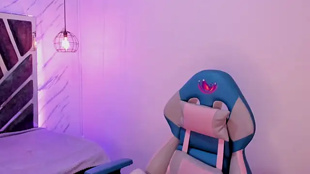 Queen perla  online show from September 10, 2025, 12:05 pm