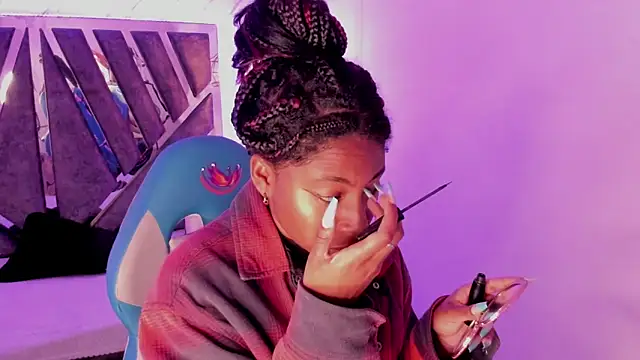 Queen perla  online show from September 19, 2025, 12:50 pm