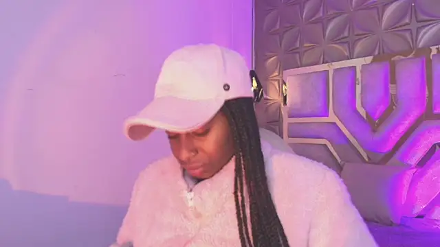 Queen perla  online show from March 20, 2026, 12:10 pm