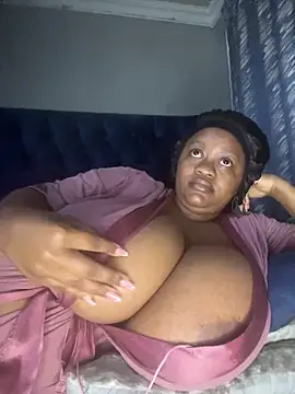 Chubbykarisma27 online show from April 10, 2026, 6:23 pm