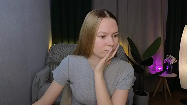 CarolynCohen   online show from February 18, 2025, 2:05 am