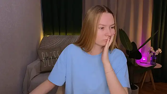 CarolynCohen   online show from March 9, 2025, 1:56 am