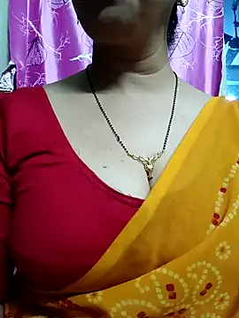 Snapshot of Rosy-B chatting on February 3, 2025, 5:46 pm Rosy-B online show from February 3, 2025, 5:46 pm