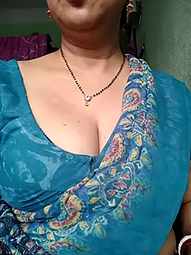 Snapshot of Rosy-B chatting on November 6, 2025, 12:33 am Rosy-B online show from November 6, 2025, 12:33 am