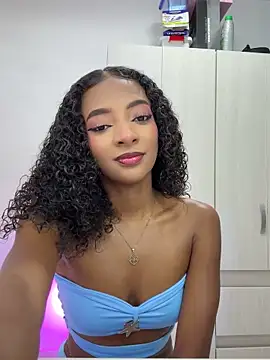 Snapshot of RolyLoren chatting on October 23, 2025, 5:55 pm RolyLoren online show from October 23, 2025, 5:55 pm