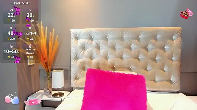 Snapshot of AriaRusso chatting on December 17, 2024, 9:16 pm AriaRusso online show from December 17, 2024, 9:16 pm