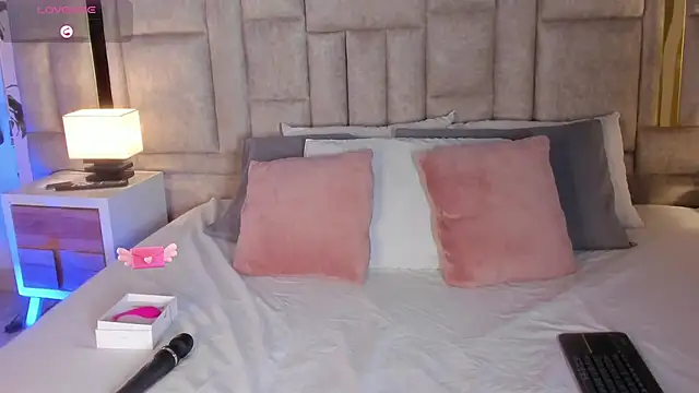 Snapshot of SofiScott_ chatting on March 18, 2025, 8:59 pm SofiScott online show from March 18, 2025, 8:59 pm