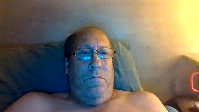 Snapshot of hornyrich69 chatting on April 28, 2026, 4:28 am hornyrich69 online show from April 28, 2026, 4:28 am
