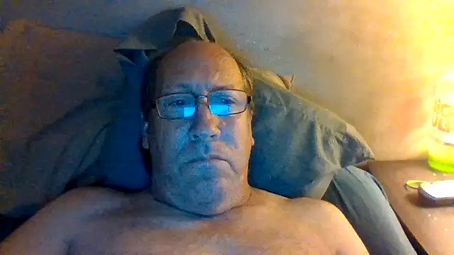 Snapshot of hornyrich69 chatting on May 13, 2026, 6:33 am hornyrich69 online show from May 13, 2026, 6:33 am