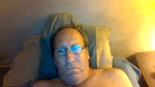 Snapshot of hornyrich69 chatting on June 1, 2026, 6:26 am hornyrich69 online show from June 1, 2026, 6:26 am