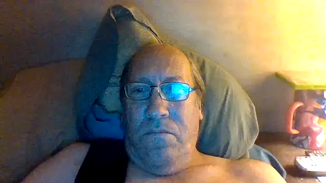 Snapshot of hornyrich69 chatting on June 4, 2026, 5:24 am hornyrich69 online show from June 4, 2026, 5:24 am