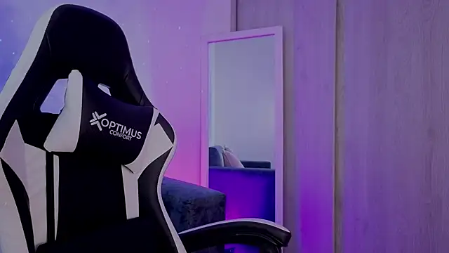 Alisa  walker online show from September 30, 2025, 7:19 pm