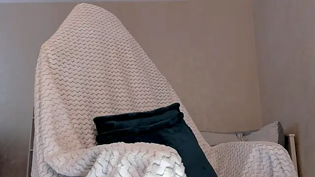 Snapshot of Britney_Ross chatting on March 4, 2025, 6:37 am Britney Ross online show from March 4, 2025, 6:37 am