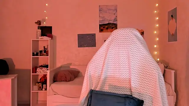 Snapshot of Britney_Ross chatting on November 3, 2025, 3:19 am Britney Ross online show from November 3, 2025, 3:19 am