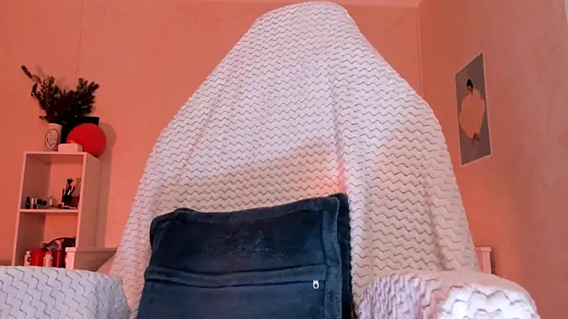 Snapshot of Britney_Ross chatting on February 24, 2026, 3:37 am Britney Ross online show from February 24, 2026, 3:37 am