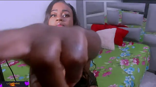 Snapshot of AnnaiDiamond chatting on October 12, 2025, 2:49 pm AnnaiDiamond online show from October 12, 2025, 2:49 pm