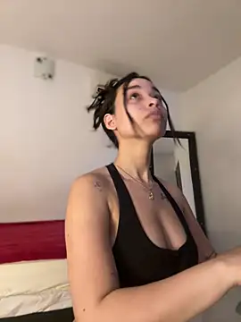 Snapshot of Hips_hannah chatting on March 12, 2025, 8:31 pm Hips hannah online show from March 12, 2025, 8:31 pm