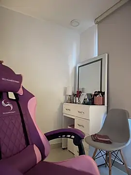 Snapshot of Hips_hannah chatting on November 14, 2025, 8:51 pm Hips hannah online show from November 14, 2025, 8:51 pm