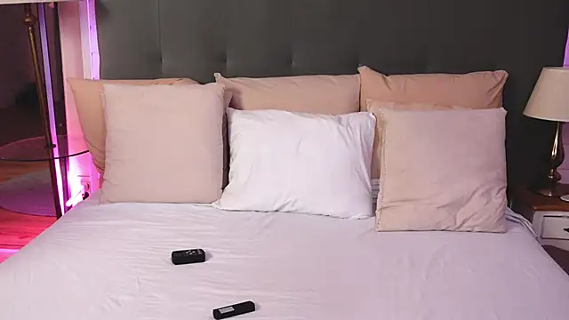 LinaReese online show from October 2, 2025, 6:42 am