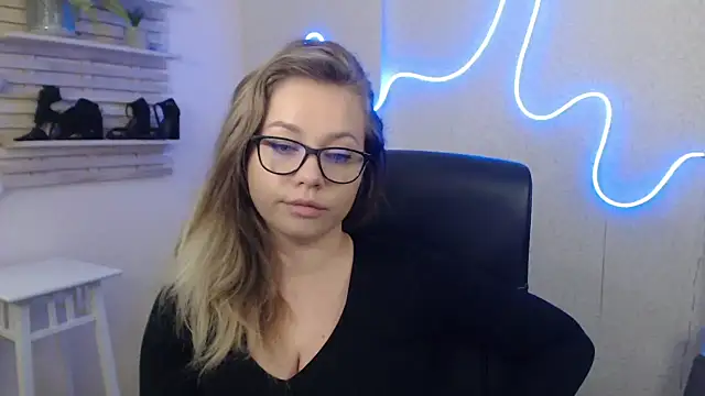 holly xglam online show from January 29, 2025, 8:51 am