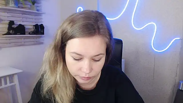 holly xglam online show from January 30, 2025, 8:43 am