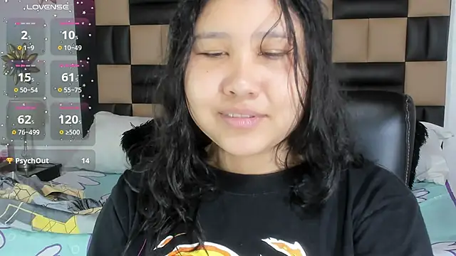 Snapshot of BonnyDelux chatting on December 17, 2024, 12:33 pm BonnyDelux online show from December 17, 2024, 12:33 pm