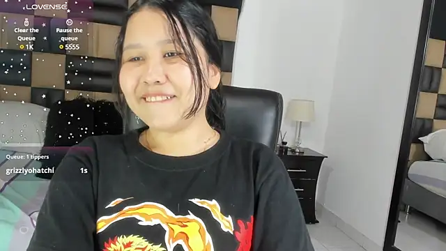 Snapshot of BonnyDelux chatting on December 19, 2024, 10:00 pm BonnyDelux online show from December 19, 2024, 10:00 pm