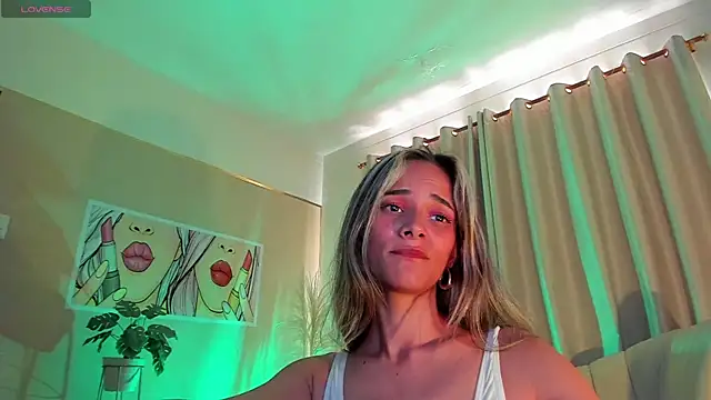 SkiinnyAna online show from January 22, 2025, 7:45 pm