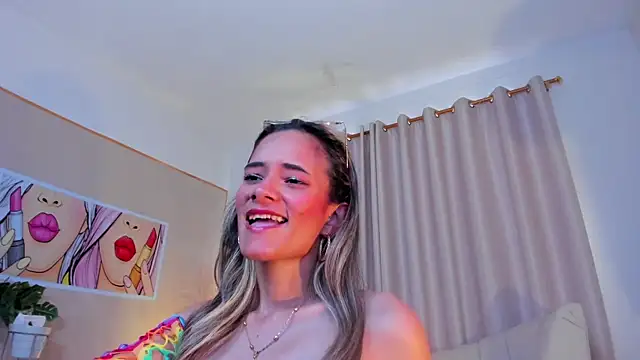 SkiinnyAna online show from January 31, 2025, 7:40 pm