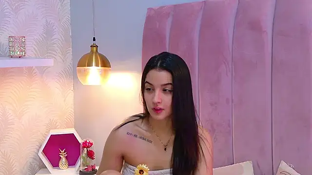 LeenaBrown online show from June 3, 2026, 12:41 pm