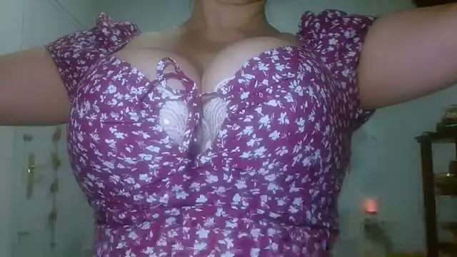 KeisyNeonX online show from June 22, 2026, 3:42 pm