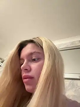 Snapshot of IrishTeenBarbie69 chatting on March 19, 2025, 9:48 pm IrishTeenBarbie69 online show from March 19, 2025, 9:48 pm