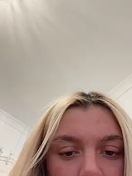 IrishTeenBarbie69 online show from April 12, 2026, 1:49 pm