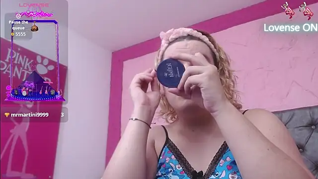 Snapshot of Pearl_Michelts chatting on October 10, 2025, 4:06 pm Pearl Michelts online show from October 10, 2025, 4:06 pm