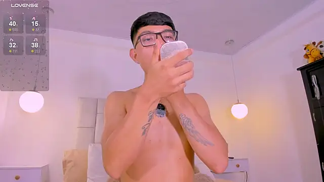 Snapshot of CodyTwink chatting on May 27, 2026, 9:23 pm CodyTwink online show from May 27, 2026, 9:23 pm