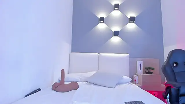 aisha h  online show from December 27, 2024, 8:18 pm