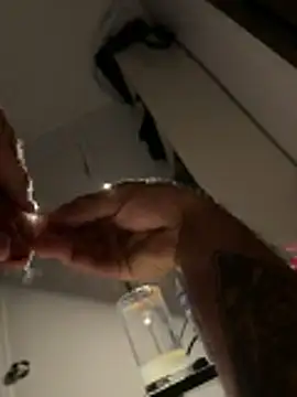 Snapshot of iksjwntns7l chatting on December 21, 2025, 7:48 am iksjwntns7l online show from December 21, 2025, 7:48 am