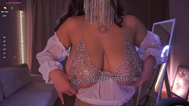 Snapshot of AnuricBriny chatting on October 27, 2025, 9:30 pm AnuricBriny online show from October 27, 2025, 9:30 pm