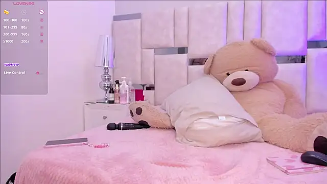 Snapshot of Miagiorgia_ chatting on December 21, 2024, 5:40 pm Miagiorgia online show from December 21, 2024, 5:40 pm