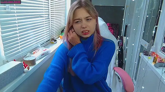 Snapshot of Olivka_Grr chatting on December 14, 2024, 7:40 am Olivka Grr online show from December 14, 2024, 7:40 am