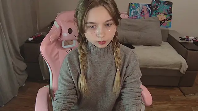 Snapshot of Olivka_Grr chatting on November 22, 2025, 3:00 pm Olivka Grr online show from November 22, 2025, 3:00 pm