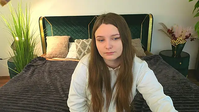 MagicPeachh  online show from March 25, 2026, 7:36 am