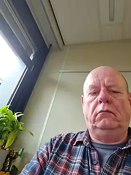 andrejoyfull64 online show from January 6, 2025, 12:57 pm