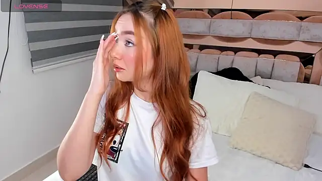 Snapshot of CamiiLovers chatting on January 21, 2025, 1:29 am CamiiLovers online show from January 21, 2025, 1:29 am