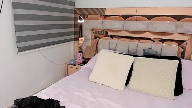 Snapshot of CamiiLovers chatting on September 11, 2025, 12:44 am CamiiLovers online show from September 11, 2025, 12:44 am