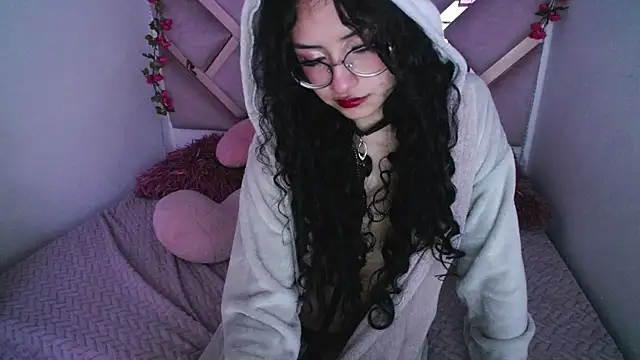 CherieCurl online show from April 16, 2026, 2:34 am