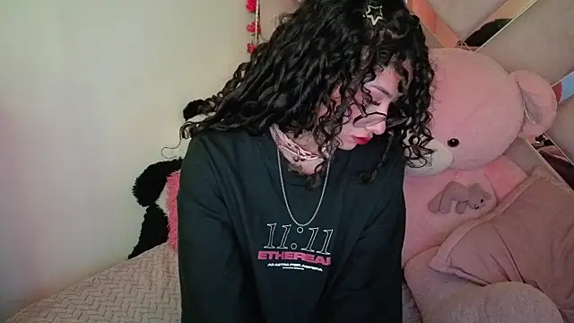 Snapshot of CherieCurl chatting on May 25, 2026, 5:41 pm CherieCurl online show from May 25, 2026, 5:41 pm