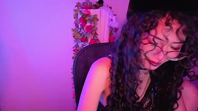 Snapshot of CherieCurl chatting on July 3, 2026, 2:56 pm CherieCurl online show from July 3, 2026, 2:56 pm